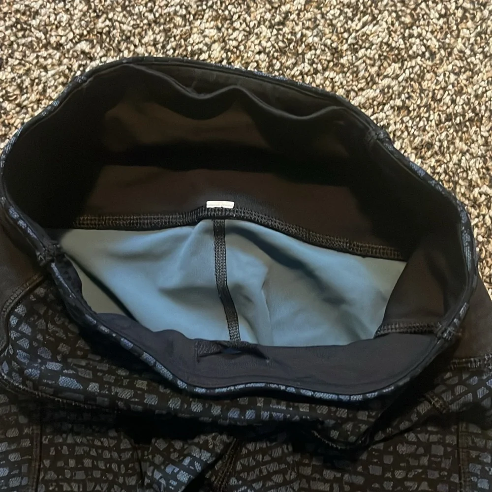 Lululemon Free Runner Crop (19")
Shatter Weave Desert Teal Alberta Lake Legging - Picture 10 of 10